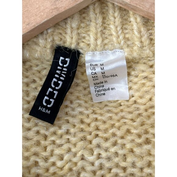 Vintage-Inspired H&M Medium Yellow Sweater White Snowflake Print Medium Winter - Picture 4 of 5